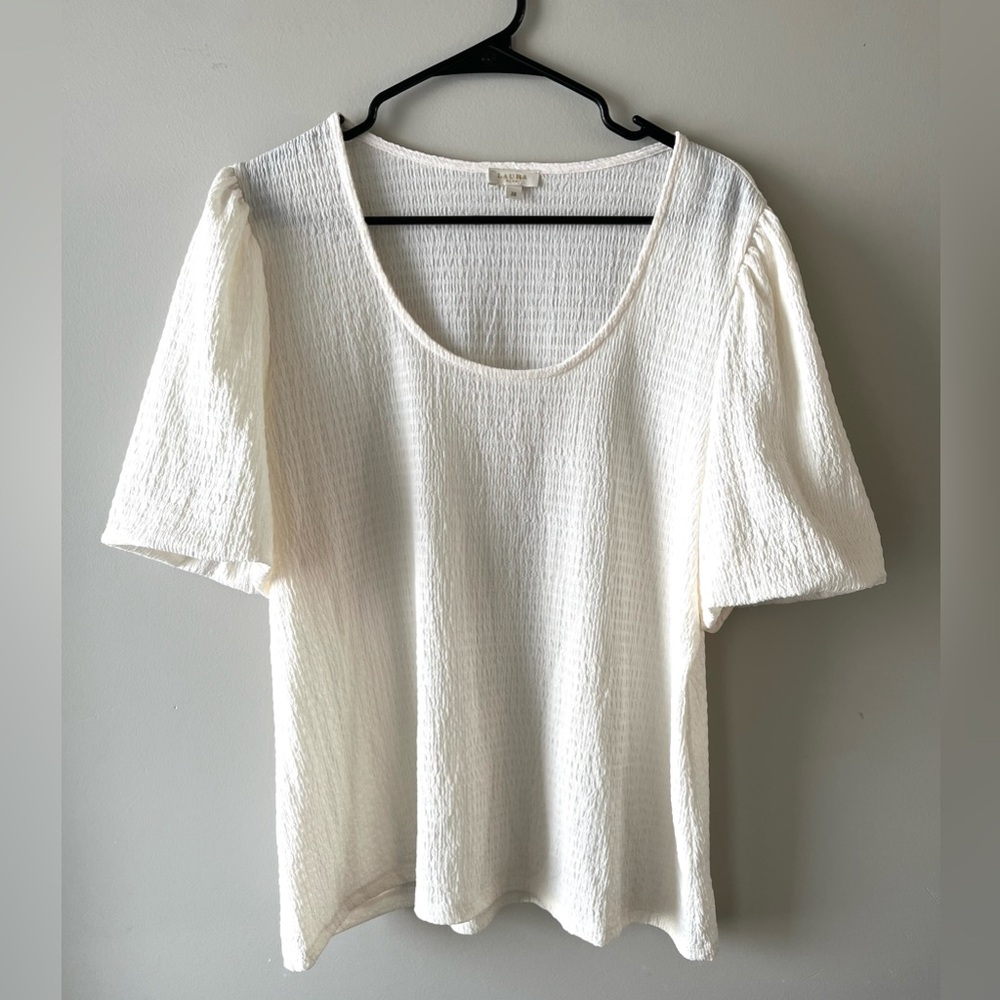 LAURA Plus textured white blouse with puffed sleeve -size 2X- romantic feminine